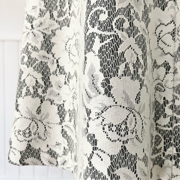 Ann Taylor Factory Sleeveless Floral Lace Skater Dress Size 2 - Picture 10 of 13